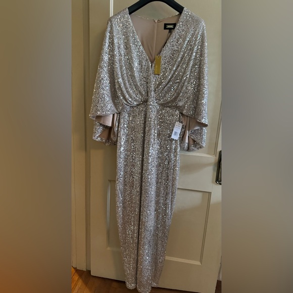 Elegant Silver Sequin Dress - Picture 2 of 9